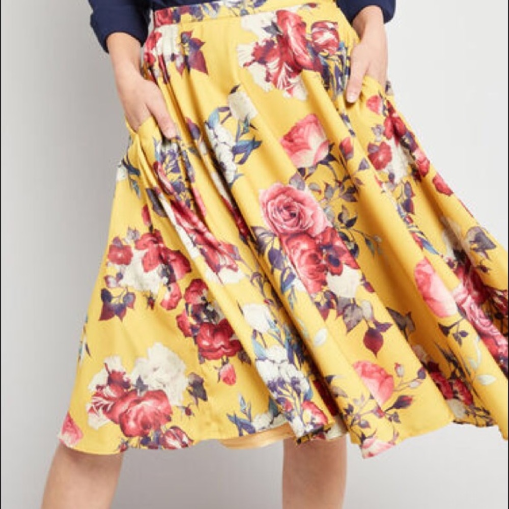 NEVER WORN Yellow Floral Midi Skirt